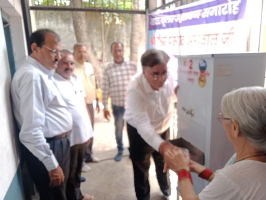 मां बमलेश्वरी सेवा समिति ने लगवाए  दो वाटर कूलर