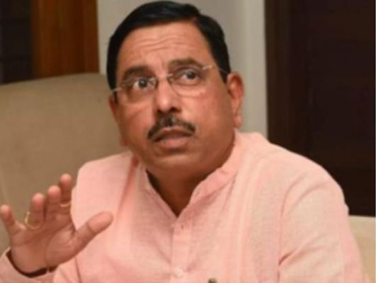 प्रज्वल रेवन्ना को कठोर सजा मिले, वो माफी के लायक नहीं : प्रल्हाद जोशी 