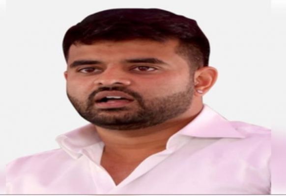 सेक्स स्कैंडल में फंसे प्रज्वल रेवन्ना की हासन में हार लगभग तय