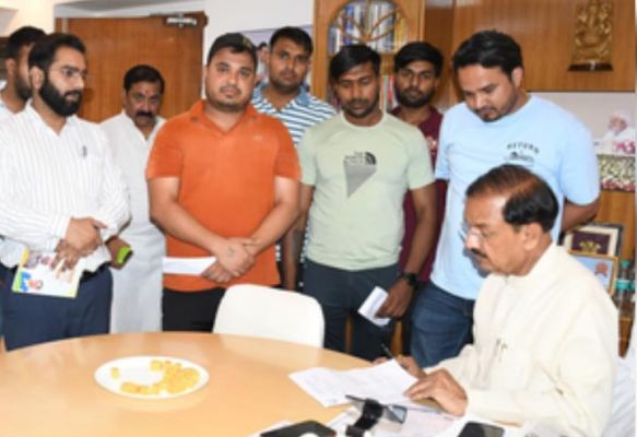 गौतमबुद्ध नगर में रिकॉर्ड जीत की तरफ बढ़ रहे भाजपा प्रत्याशी 