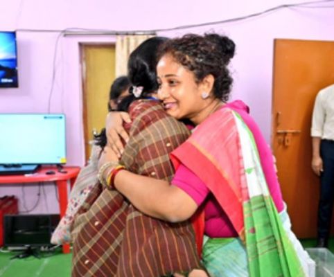 चुनाव में एक-दूसरे के खिलाफ खूब किया प्रचार, जीत के बाद भाजपा सांसद के प्रति कल्पना सोरेन का ऐसे उमड़ा प्यार!