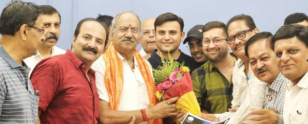  पौने छह लाख मतों से विजयी बने बृजमोहन को चेंबर प्रतिनिधिमंडल की बधाई एवं शुभकामनाएं