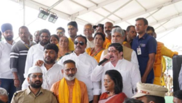 हैदराबाद में अस्थमा रोगियों के लिए 'मछली प्रसादम' का वितरण शुरू 