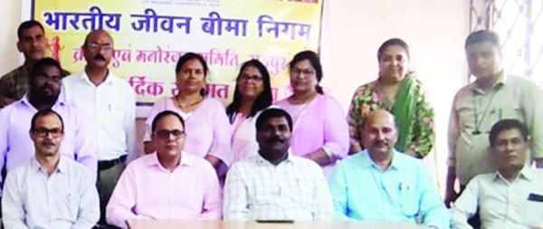एलआईसी मंडल स्तरीय कैरम स्पर्धा में प्रमोद और अनुसूइया विजेता बने