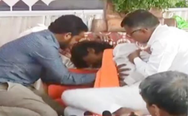 भूख हड़ताल के चौथे दिन जरांगे-पाटिल की हालत बिगड़ी, कहा- नहीं कराएंगे इलाज 
