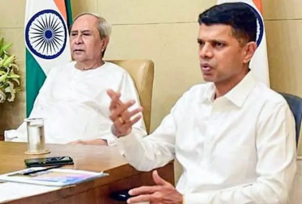 क्या वीके पांडियन की महत्वाकांक्षा की वजह से ढह गया नवीन पटनायक का क़िला?