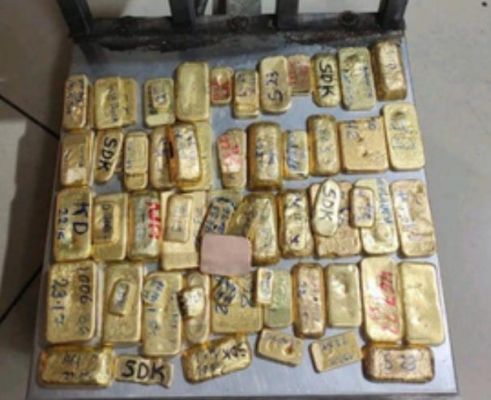 सोने की तस्करी मामले में दो विदेशी महिला मुंबई एयरपोर्ट से गिरफ्तार 