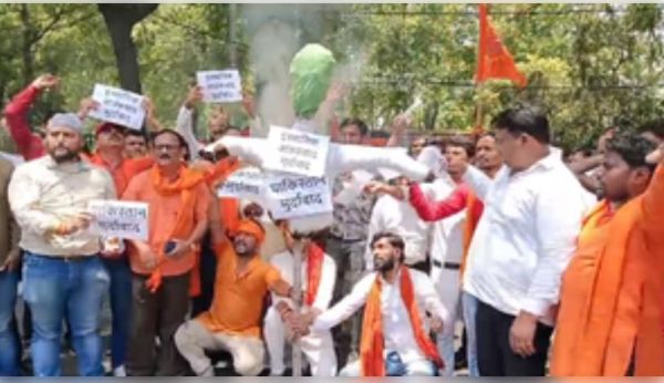 जम्मू-कश्मीर में तीर्थ यात्रियों पर आतंकी हमले के खिलाफ बजरंग दल का देशव्यापी प्रदर्शन