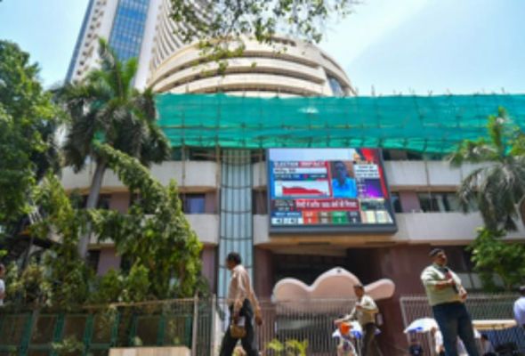 ऑल टाइम हाई लगाने के बाद 23,400 के नीचे निफ्टी बंद 