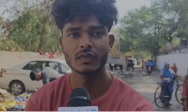 दिल्लीवासियों का आरोप, वाटर टैंकर वाले पैसे लेते हैं, फिर देते हैं पानी