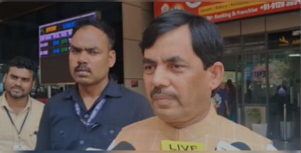 पीएम मोदी के नेतृत्व में पांच साल चलेगी सरकार, सभी लोग साथ : शाहनवाज हुसैन