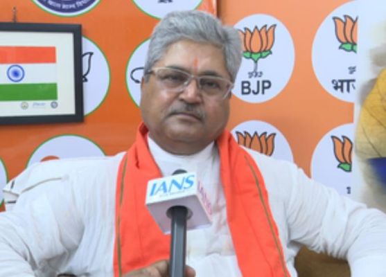 वायनाड से प्रियंका के चुनाव लड़ने पर दुष्यंत गौतम का तंज - 'कांग्रेस में आज भी परिवारवाद' 