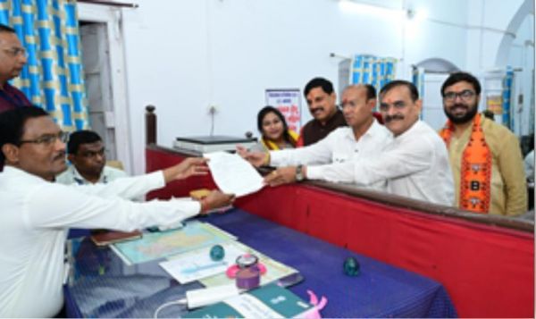 मध्य प्रदेश की अमरवाड़ा से भाजपा उम्मीदवार कमलेश शाह ने दाखिल किया नामांकन