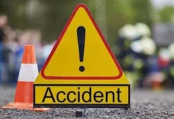 धनबाद में जीटी रोड पर ट्रक-कार की टक्कर में चार युवकों की मौत, एक गंभीर