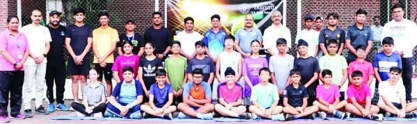 भवन्स आरके सारडा विद्या मंदिर के बालक और बालिकाओं का अंडर-17 टेनिस स्पर्धा में दमखम