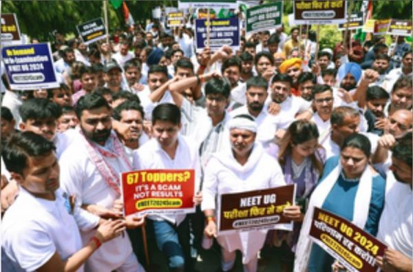 नीट पेपर लीक मामले में आरोपियों ने कबूला, एक दिन पहले मिल गया था प्रश्न पत्र