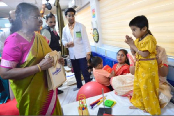 समाज की प्रगति दिव्यांगजनों के प्रति दिखाई गई संवेदनशीलता से मापी जा सकती है : राष्ट्रपति 