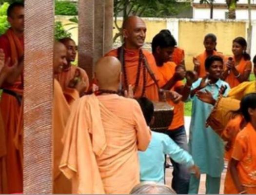 स्वामी निरंजनानंद सरस्वती ने 'बाल योग मित्रमंडल' के जरिये बच्चों में जगाई योग की ललक