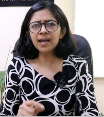 आतिशी के अनशन समाप्त करने पर स्वाति मालीवाल ने कसा तंज, केजरीवाल ने बांधे तारीफों के पुल 