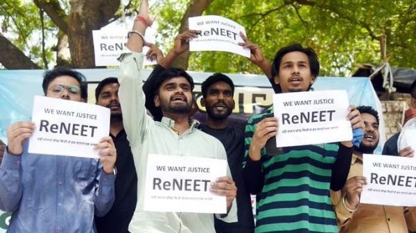 बेगुनाह छात्रों की बलि न चढ़े 