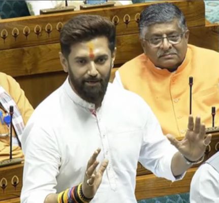 चिराग पासवान का विपक्ष पर हमला, 'जब एक उंगली दूसरे की तरफ उठाते हैं, तो बाकी उंगलियां आपकी तरफ होती हैं' 