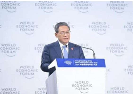 चीनी पीएम ने समर दावोस मंच के उद्घाटन समारोह में भाग लिया 