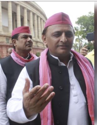 सरकार को सेंगोल की जगह संविधान की प्रति लगाने में क्या दिक्कत है : अखिलेश यादव 