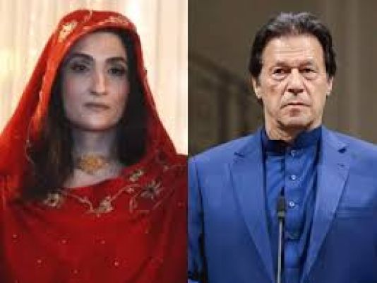 पाकिस्तान: इमरान ख़ान और बुशरा बीबी को कोर्ट से किस मामले में मिला झटका