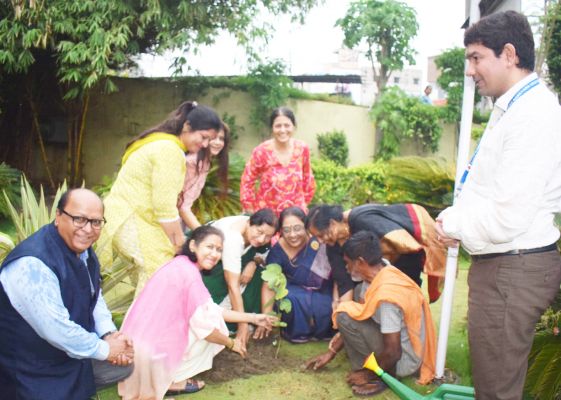 श्री नारायणा हॉस्पिटल में महिला चेम्बर ने पर्यावरण दिवस मनाया