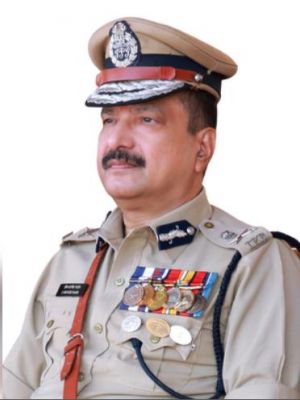 ‘संपत्ति’ बेचने के मामले में फंसे केरल पुलिस प्रमुख, कोर्ट ने दिए कुर्की के आदेश 