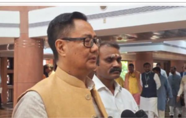 नियमों और प्रक्रियाओं का पालन करते हुए बनें अच्छे सांसद, एनडीए सांसदों को पीएम मोदी ने दी नसीहत