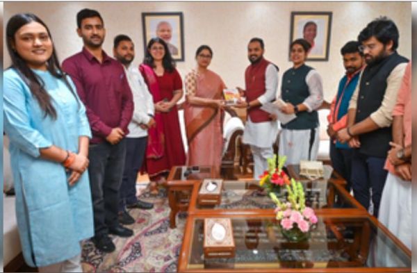 अभाविप ने केंद्रीय महिला एवं बाल विकास मंत्री को सौंपा ज्ञापन, महिलाओं की समस्याओं के समाधान की मांग 
