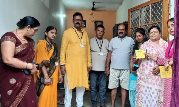 सामाजिक संगठन कर रही निशुल्क गैस चूल्हा मरम्मत 