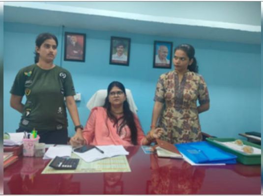 उज्जैन में 60 हजार की रिश्वत लेते महिला इंजीनियर गिरफ्तार 