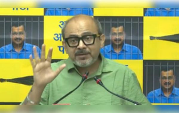 पानी के बाद भाजपा और एलजी अब कर रहे दिल्ली की शिक्षा प्रणाली पर प्रहार : दिलीप पांडे 