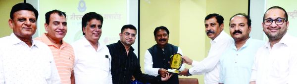 चेम्बर को सीजीएसटी आयुक्त का उत्कृष्ट कर अनुपालन सम्मान