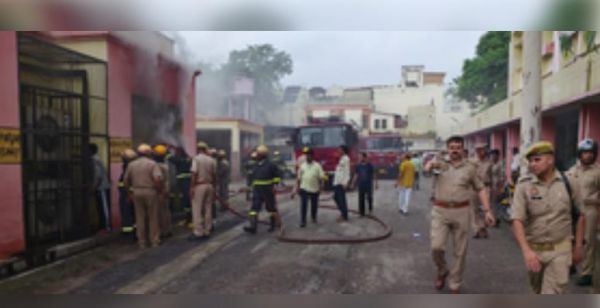मुरादाबाद के अस्पताल में लगी आग, मरीजों को बाहर निकाला गया 