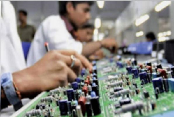 इलेक्ट्रॉनिक मैन्युफैक्चरिंग बढ़ाने के लिए आईटी मंत्रालय ने दिया 44,000 करोड़ रुपये की सहायता का सुझाव 