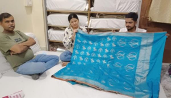भारतीय टीम को गिफ्ट में दी जाएंगी ट्रॉफी के प्रिंट वाली बनारसी साड़ियां 