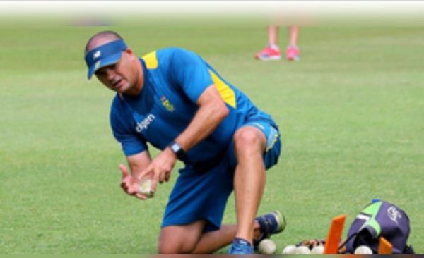 भारत के खिलाफ टी20 सीरीज से पहले जिम्बाब्वे ने चार्ल लैंगवेल्ट को गेंदबाजी कोच नियुक्त किया