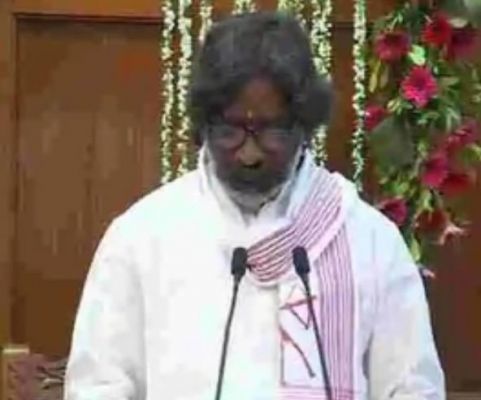 हेमंत सोरेन 154 दिनों बाद फिर से बने झारखंड के सीएम, राज्यपाल ने दिलाई शपथ 