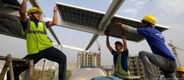 भारत: छह सालों में सबसे धीमी गति से बढ़ा सौर ऊर्जा उत्पादन