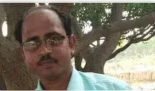 हाथरस भगदड़ हादसे के मुख्य आरोपी की नौकरी गई, गैर जमानती वारंट जारी 