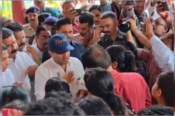 गुना में जनता की परेशानी को लेकर कलेक्टर पर भड़के सिंधिया 