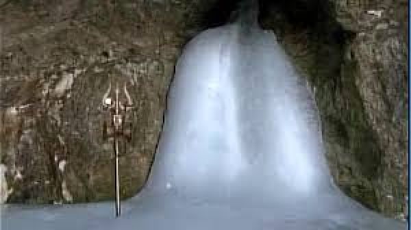 अमरनाथ गुफा मंदिर के दर्शन करने के लिए 6,900 तीर्थयात्रियों का एक और जत्था रवाना