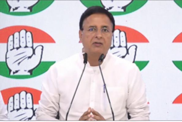 सेल फोन की दरें बढ़ाए जाने को लेकर कांग्रेस का केंद्र सरकार पर बड़ा हमला
