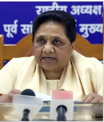 गरीबों को 'भोले बाबा' जैसे बाबाओं के अंधविश्वास के बहकावे में न आना चाहिए : मायावती 