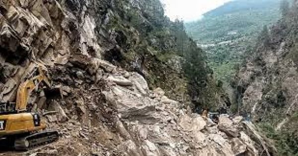 इंडोनेशिया में सोने की अवैध खदान में भूस्खलन के कारण 11 लोगों की मौत, 20 लापता