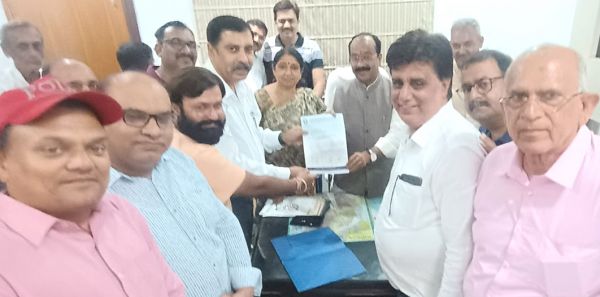 यूजर चार्ज में व्यावहारिक संशोधन, दुकानों को फ्री होल्ड और पारंपरिक बाजारों को स्मार्ट बनाने ज्ञापन