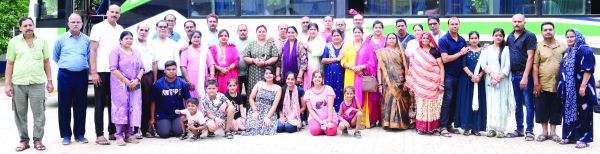बलौदा सराफा एसोसिएशन की श्री काशी विश्वनाथ पारिवारिक यात्रा 